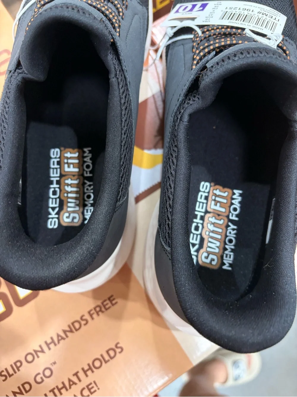 Skechers Men’s swift fit Sneaker hands free Accent Laces new in black